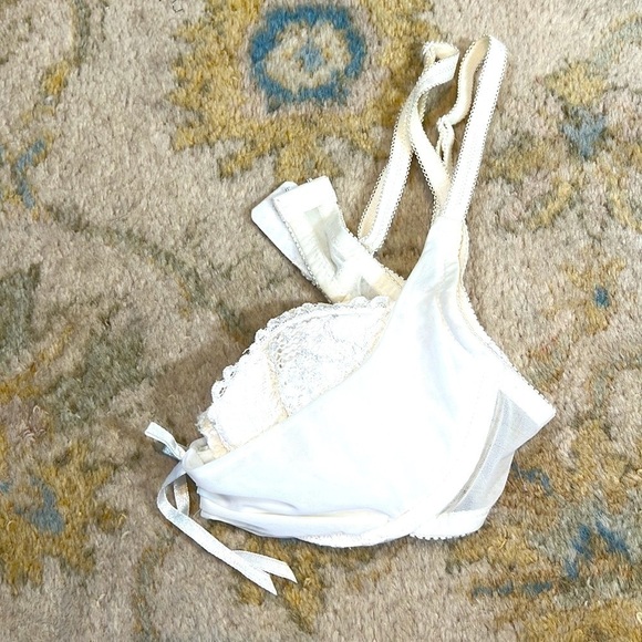 WOW,Delicate,Vintage Ivory Stunning Bra,Just Don’t Make Um Like This Anymore💖 - Picture 6 of 7
